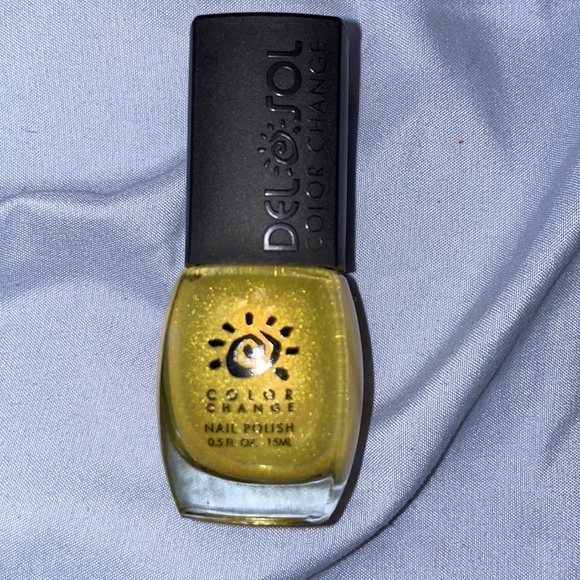 Yellow Color change nail polish orange del sol - Picture 3 of 4